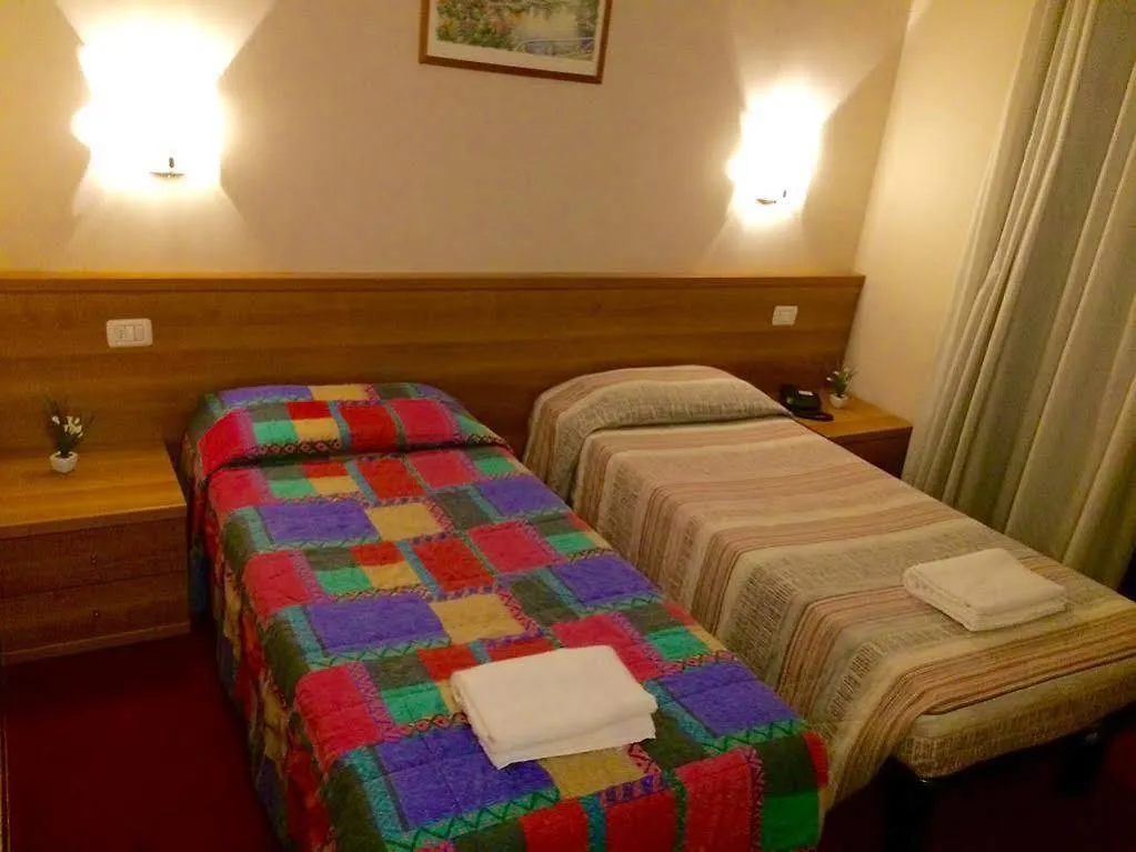 Hotel Royal Milan 3*,  Italy